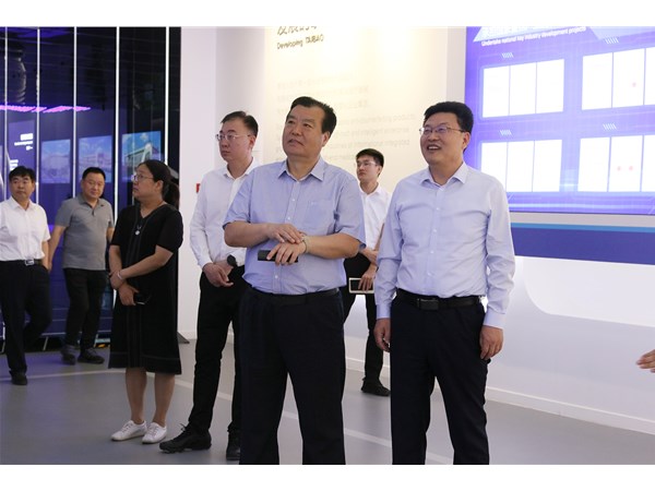 淄博市委副书记、市长赵庆文到尊龙凯时集团调研指导
